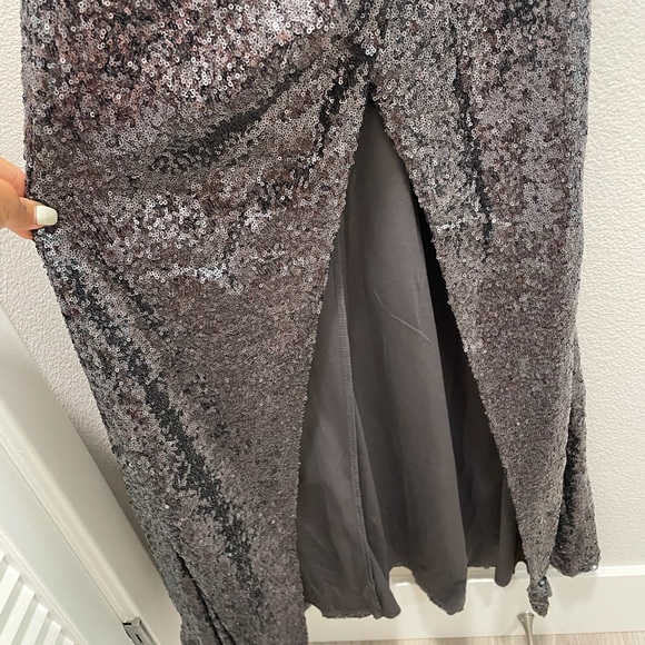 Glitter Sequin V-neck long Dress - Picture 5 of 6